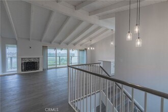 633 Vista Bonita in Newport Beach, CA - Foto de edificio - Building Photo