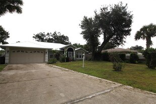 3952 Suburban Ln in North Port, FL - Building Photo