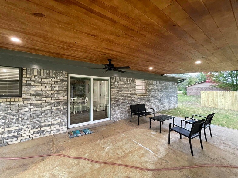 6503 Chaparral St in Texarkana, TX - Building Photo