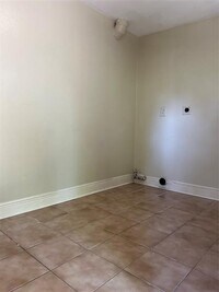 2504 Pine Tree Dr photo'