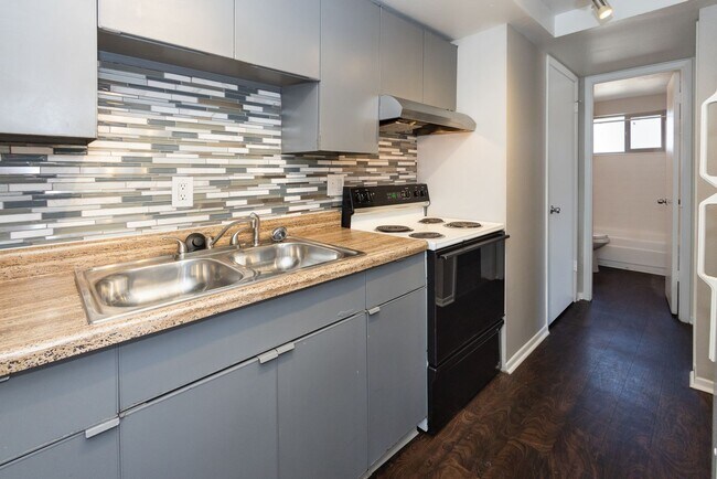 property at 809 N Dexter St