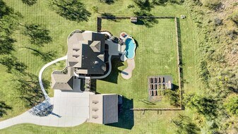 100 Cross Trail in Spicewood, TX - Building Photo