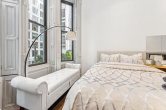 60 E 56th St in New York, NY - Building Photo - Building Photo