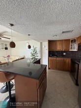 5050 NW 7th St in Miami, FL - Foto de edificio - Building Photo