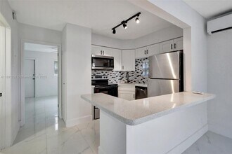 1520 NE 56th St in Fort Lauderdale, FL - Building Photo - Building Photo