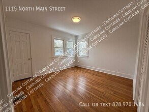 1115 N Main St in Hendersonville, NC - Foto de edificio - Building Photo