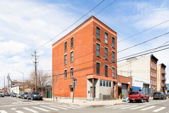 156 Conover St in Brooklyn, NY - Foto de edificio - Building Photo