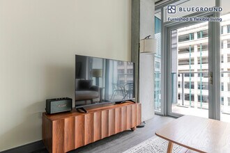 60 E Randolph St in Chicago, IL - Building Photo - Building Photo