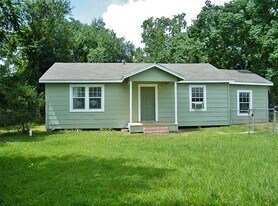256 FM 3083 in Conroe, TX - Building Photo