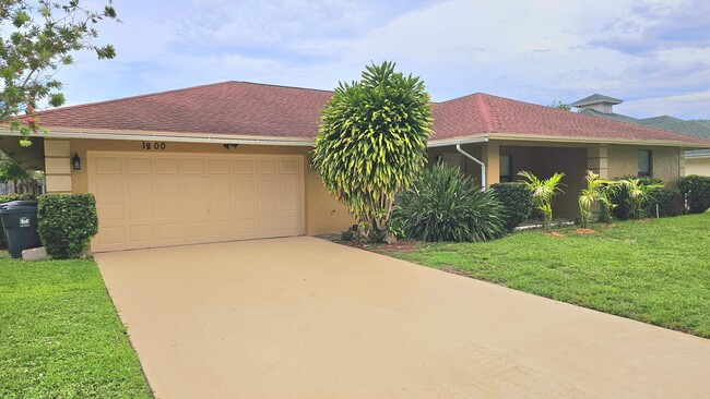 1800 Wisteria St in Wellington, FL - Foto de edificio - Building Photo