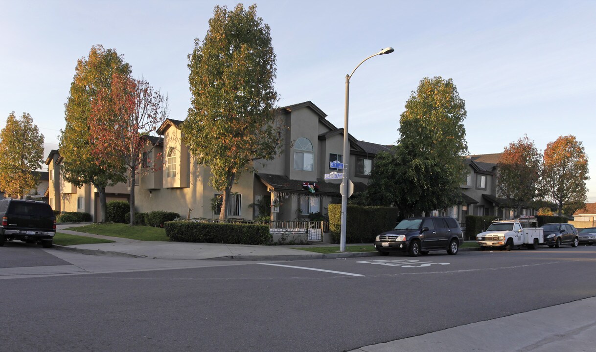 6431 Los Robles Ave in Buena Park, CA - Building Photo