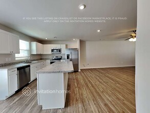 2101 Brokeshire Dr, Unit A301 in White House, TN - Foto de edificio - Building Photo