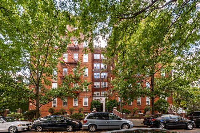 1890 E 5th St in Brooklyn, NY - Foto de edificio - Building Photo