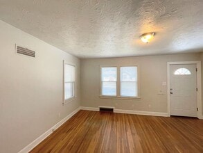 800 N Poplar St in Hutchinson, KS - Building Photo - Building Photo