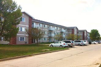 SOUTHERN HILLS in Oskaloosa, IA - Foto de edificio - Building Photo