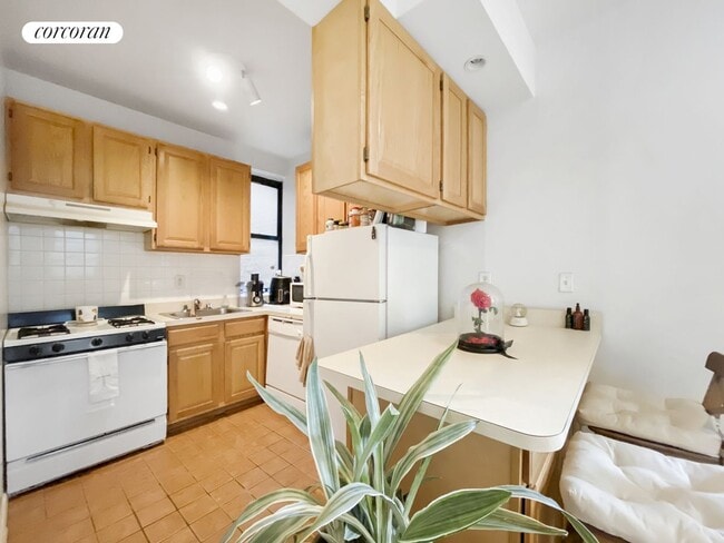 property at 200 W 123rd St