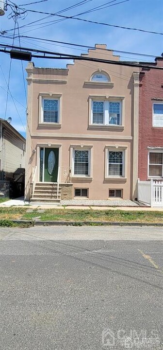 48 Chrome Ave in Carteret, NJ - Building Photo