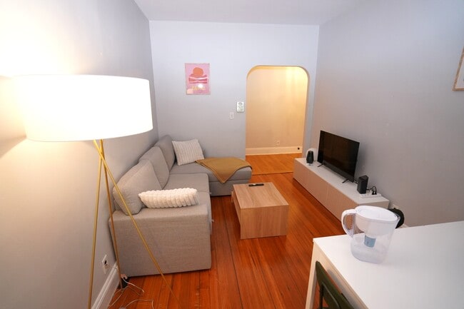 126 Park St, Unit 4 in Brookline, MA - Foto de edificio - Building Photo