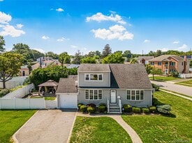 2 Flo Dr in Syosset, NY - Building Photo