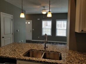 9083 Daisy Dr in West Des Moines, IA - Foto de edificio - Building Photo