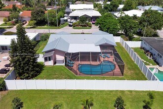 1014 SE 14th Ave in Deerfield Beach, FL - Building Photo - Building Photo