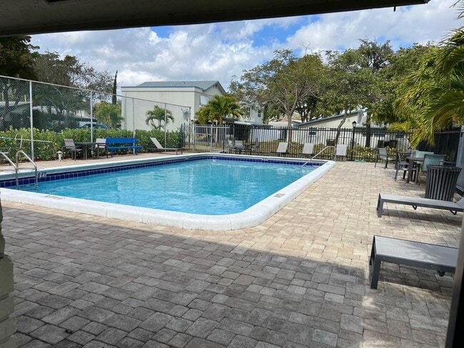 3001 NW 4th Ter, Unit 151 in Pompano Beach, FL - Building Photo - Building Photo