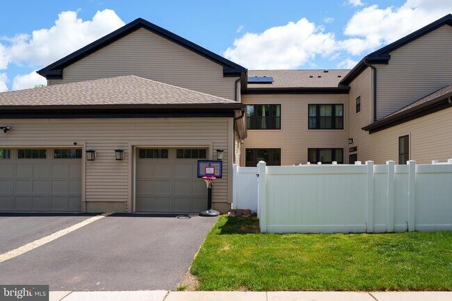 3 E Hartwick Dr in Montgomery, NJ - Building Photo - Building Photo