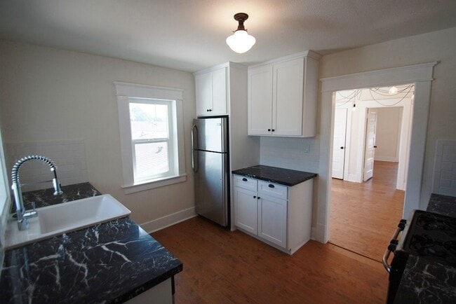 4929 Monte Vista Street, Unit C in Los Angeles, CA - Foto de edificio - Building Photo
