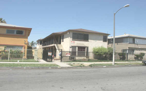 1911 Pine Ave in Long Beach, CA - Foto de edificio - Building Photo