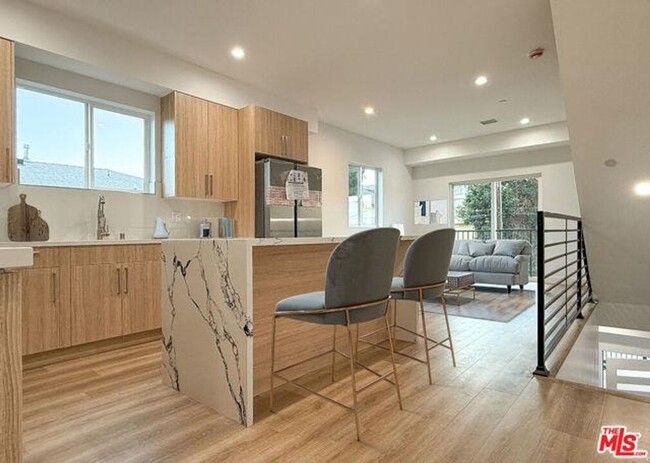 5340 Denny Ave in Los Angeles, CA - Building Photo - Building Photo
