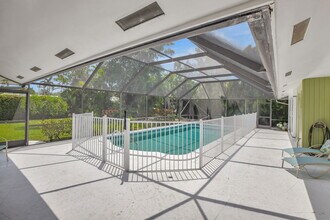 1350 Spanish River Rd in Boca Raton, FL - Foto de edificio - Building Photo