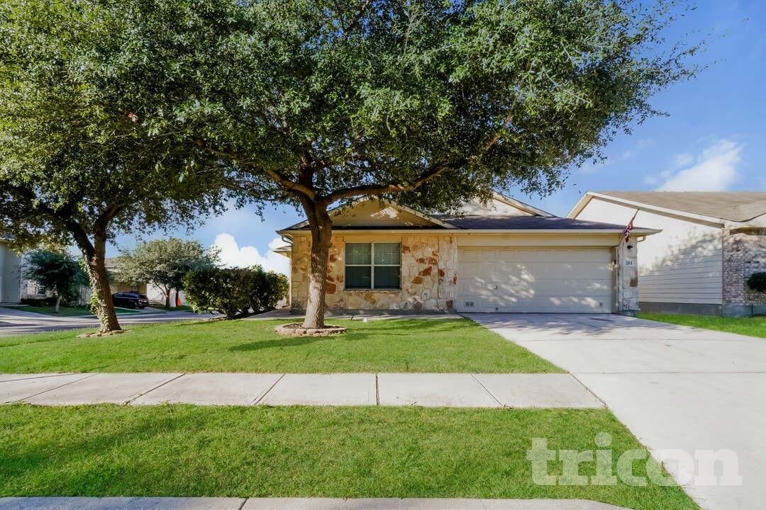 201 Hereford St in Cibolo, TX - Foto de edificio