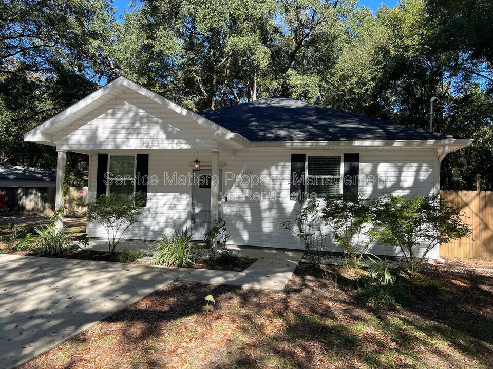 6150 Franklin St in Milton, FL - Foto de edificio