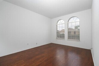 812 Dunkirk Ln in Arlington, TX - Building Photo - Building Photo