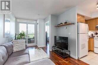 17 Barberry Pl in Toronto, ON - Building Photo - Building Photo