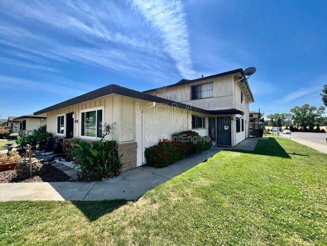 2946 Peachtree Dr in Stockton, CA - Building Photo - Building Photo