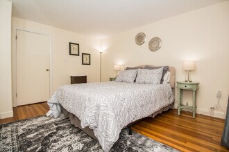 105 Chestnut St in Brookline, MA - Building Photo - Building Photo