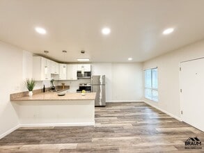 5611 Fulcher Ave in Los Angeles, CA - Building Photo - Building Photo