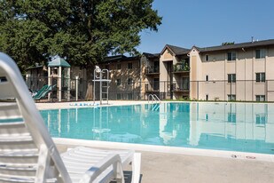 The Glens at Reed Station in Lanham, MD - Building Photo