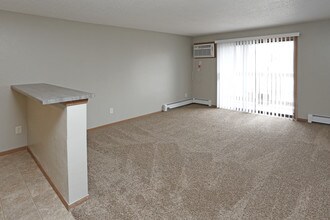 Cleveland Heights Apartments in Sioux Falls, SD - Building Photo - Interior Photo