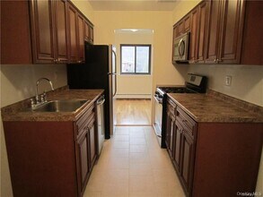 12 Charles Ln in Pomona, NY - Building Photo - Building Photo