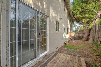 818 Reinert in Mountain View, CA - Building Photo - Building Photo