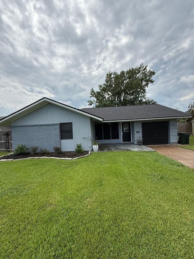 property at 5320 W Groves Cir