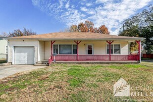 1748 Roanoke St in Wichita, KS - Building Photo