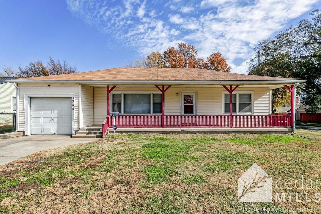 1748 Roanoke St in Wichita, KS - Building Photo