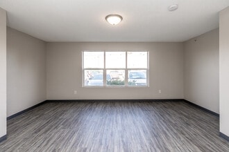 Miller Avenue Estates in Cedar Rapids, IA - Foto de edificio - Interior Photo