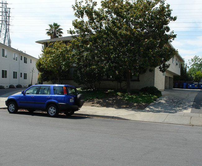 680 Garland Ave in Sunnyvale, CA - Foto de edificio - Building Photo