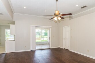 2077 Willesdon Dr W in Jacksonville, FL - Building Photo - Building Photo