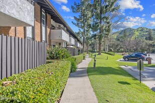 31555 Lindero Canyon Rd in Westlake Village, CA - Building Photo