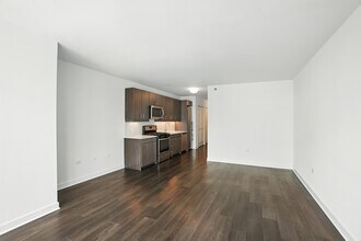 20 W Randolph St in Chicago, IL - Foto de edificio - Building Photo